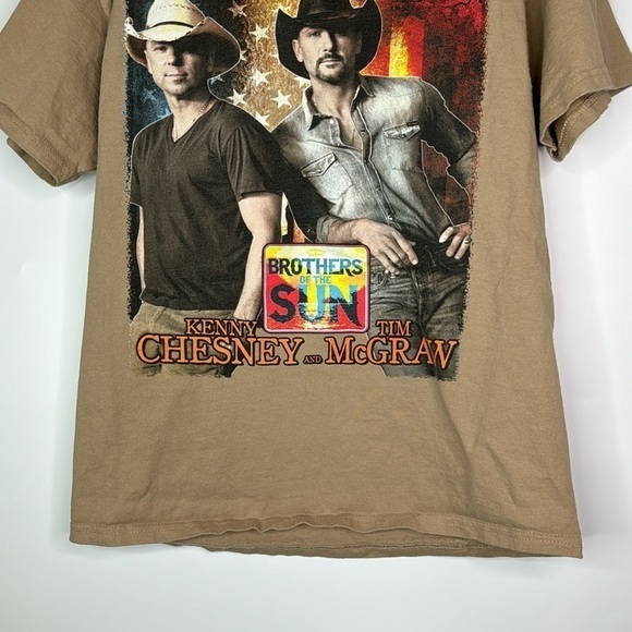 Kenny Chesney Tim McGraw Brothers In The Sun Tshirt Medium 2012 - Picture 3 of 5